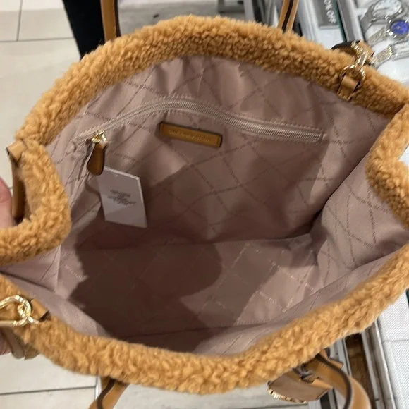 Michael Kors Medium SHEARLING MIRELLA Tote
Shoulder Bag 
Deer Multi
NWT - Picture 9 of 16